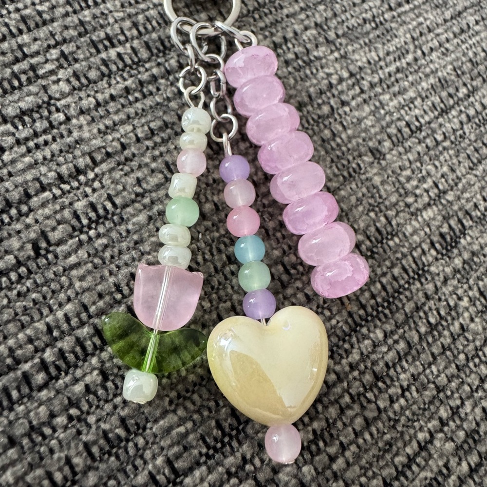 Pink Ivory Heart & Tulip Handmade Beaded Bag Charm Keychain - Picture 3 of 3